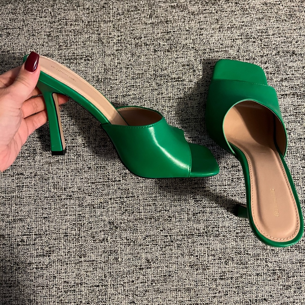PrettyLittleThing heeled mules // Size 7 // Color: Green